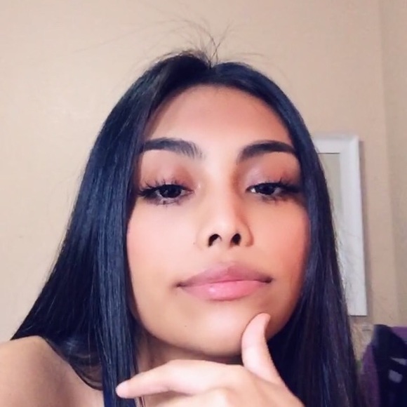 Meet your Posher, Emily - Picture 1 of 1